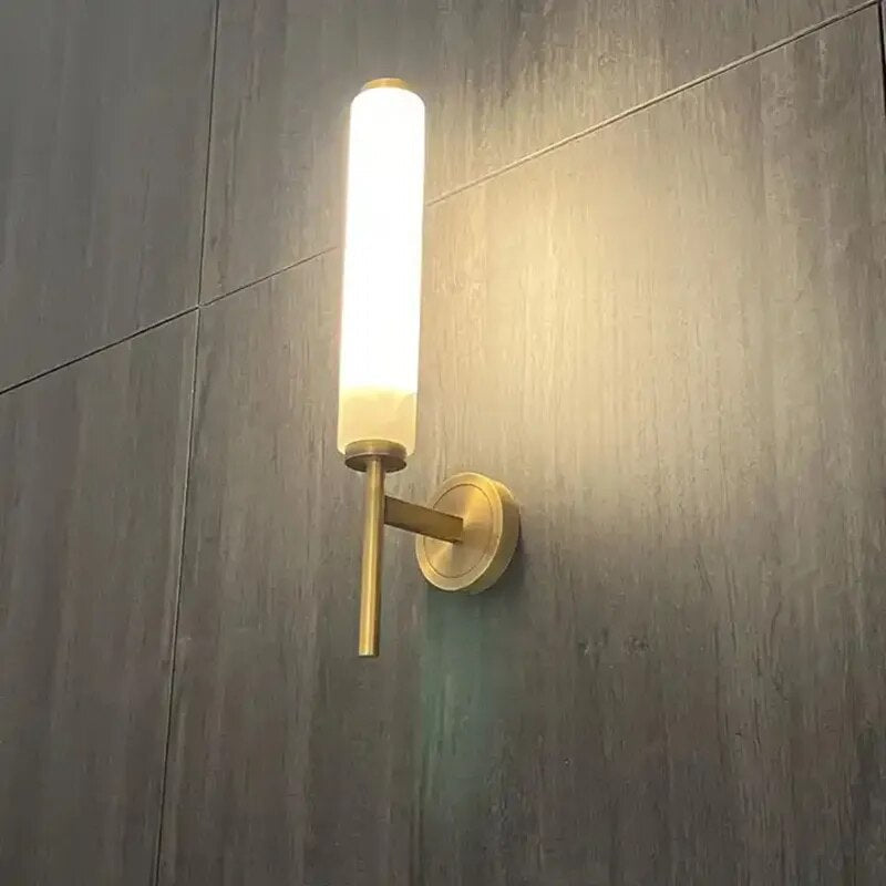 Applique murale cuivrée pour un intérieur contemporain