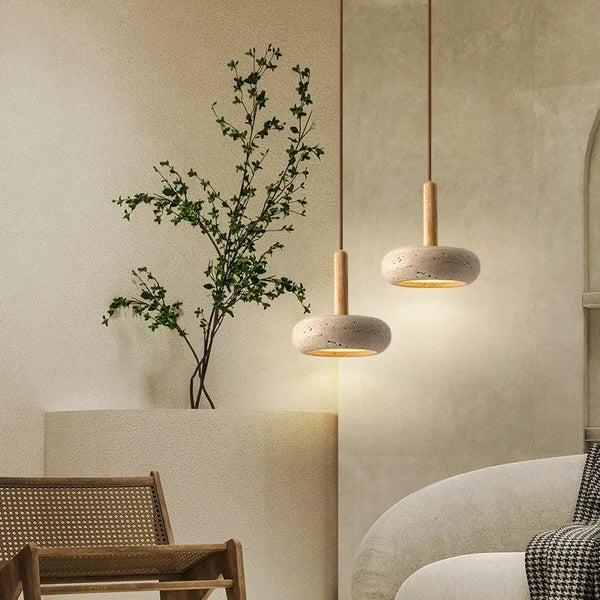 Lustre contemporain en bois avec éclairage LED en pierre.