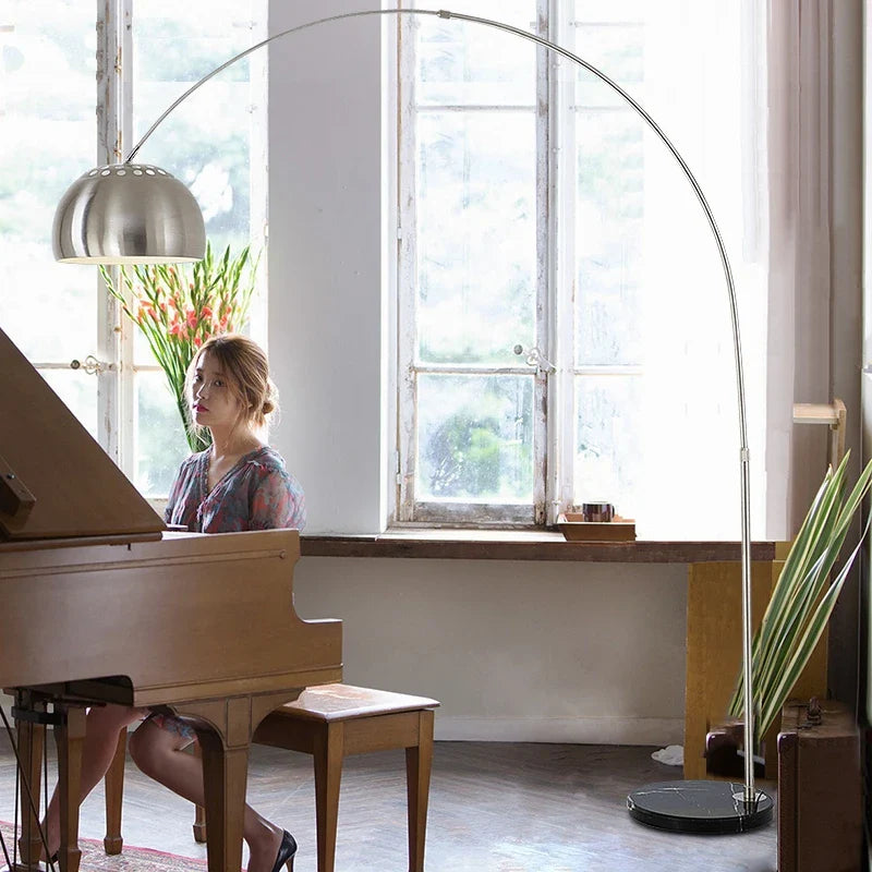 Lampadaire en marbre nordique pliant avec arc rotatif en argent