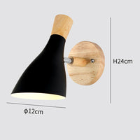 Applique murale nordique en bois avec abat-jour métal