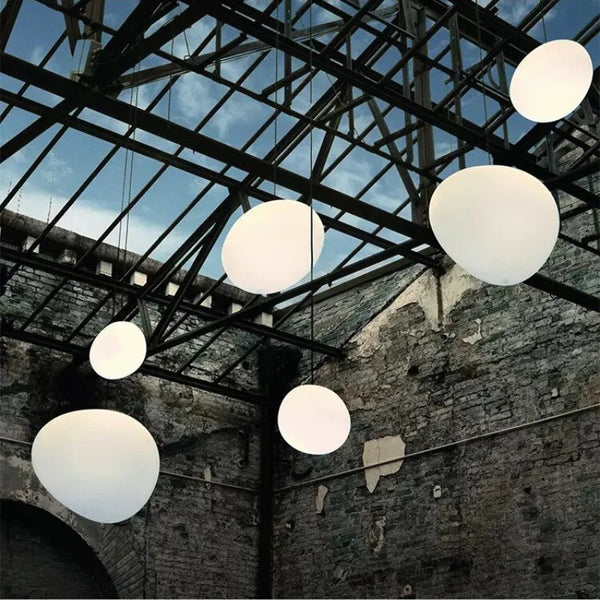 Lustre Gregg Pebble: Élégance Nordique en Verre Suspendu