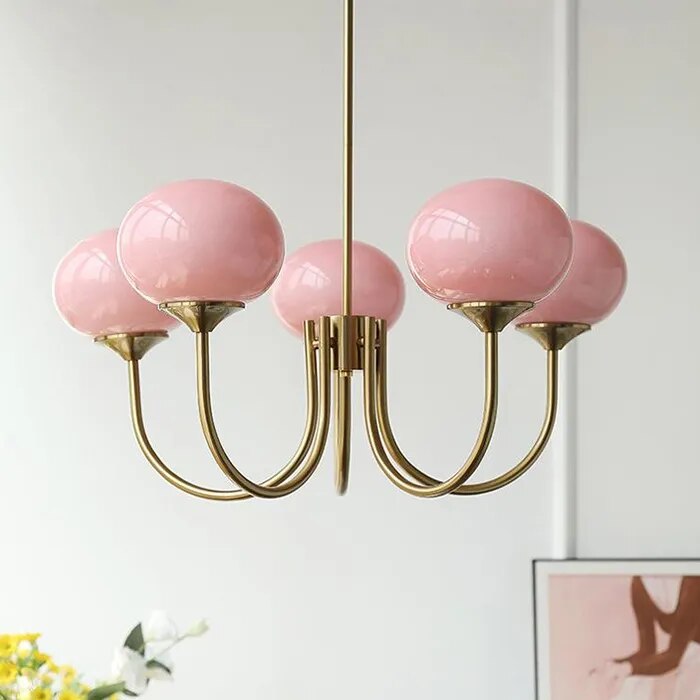 Lustre nordique doré.
