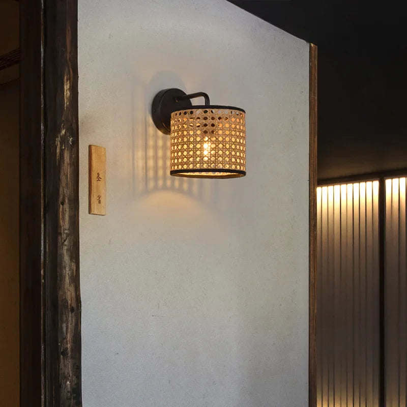 Applique murale tissée japonaise en rotin pour une ambiance zen et épurée