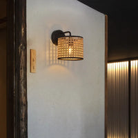 Applique murale tissée japonaise en rotin pour une ambiance zen et épurée