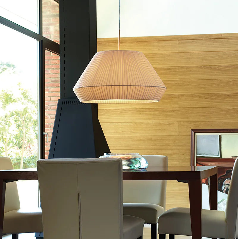 Lustre nordique en tissu moderne avec suspension chaleureuse et minimaliste