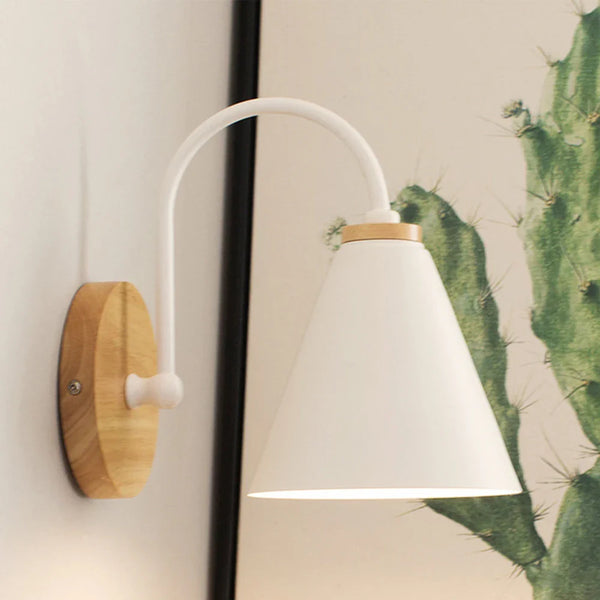 Applique murale LED Macaron en bois massif nordique.