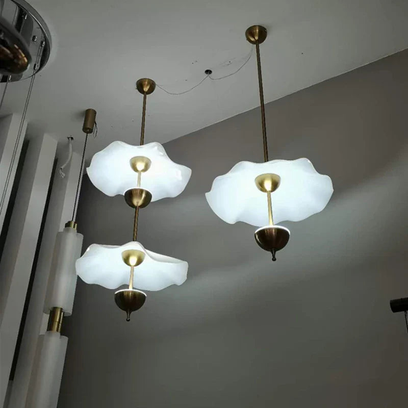 Lampe Suspension Feuille de Lotus en Métal Doré - Luminaires Art Déco