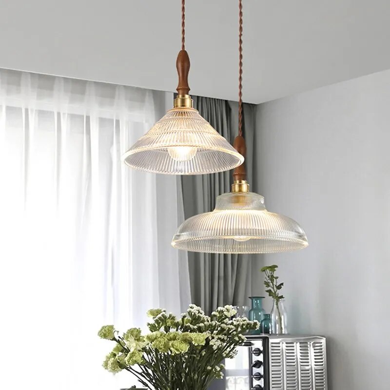 Suspension conique en verre nordique vintage.