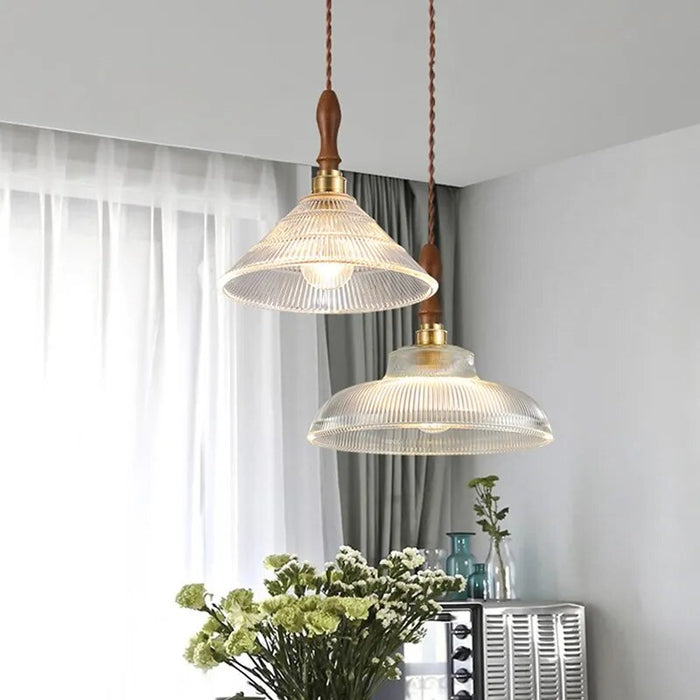 Suspension conique en verre nordique vintage.