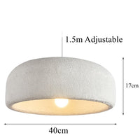 Suspension design blanche avec abat-jour arrondi Mango.