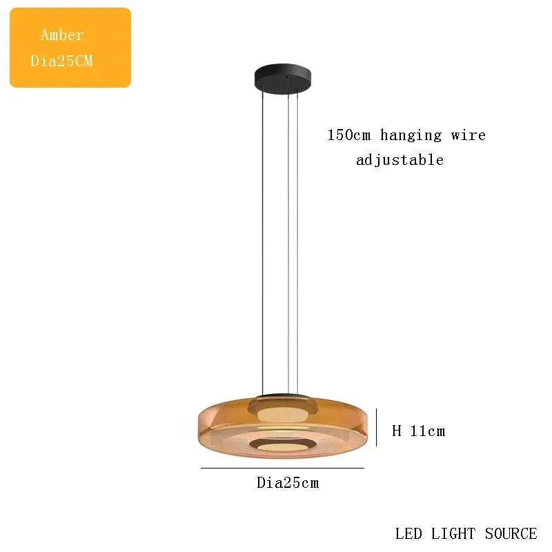 Suspension design danois bohème avec abat-jour en verre pour tables basses.