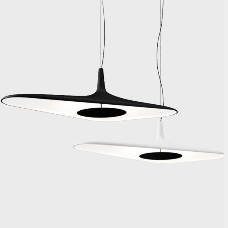 Suspension Poe : Design minimaliste et asymétrique