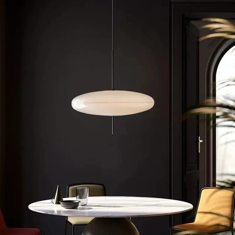 Suspensions "Modern UFO" noires et blanches