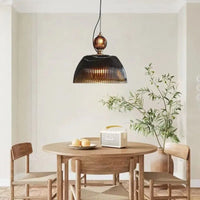 Suspension LED en verre au design nordique contemporain.