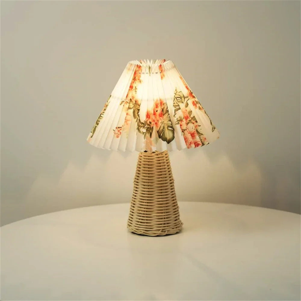 Lampe de table plissée: Élégance lumineuse