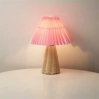 Lampe de table plissée: Élégance lumineuse