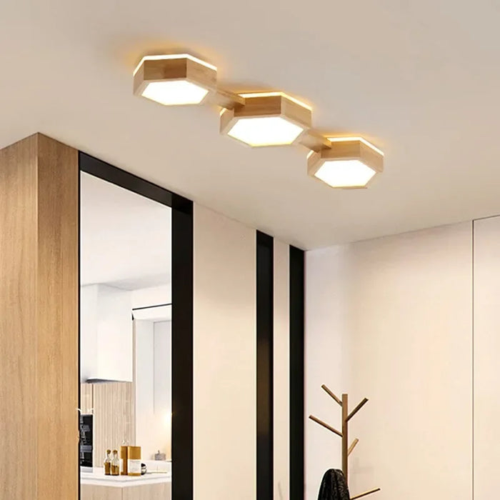 Plafonnier nordique en bois minimaliste avec 3 têtes hexagonales
