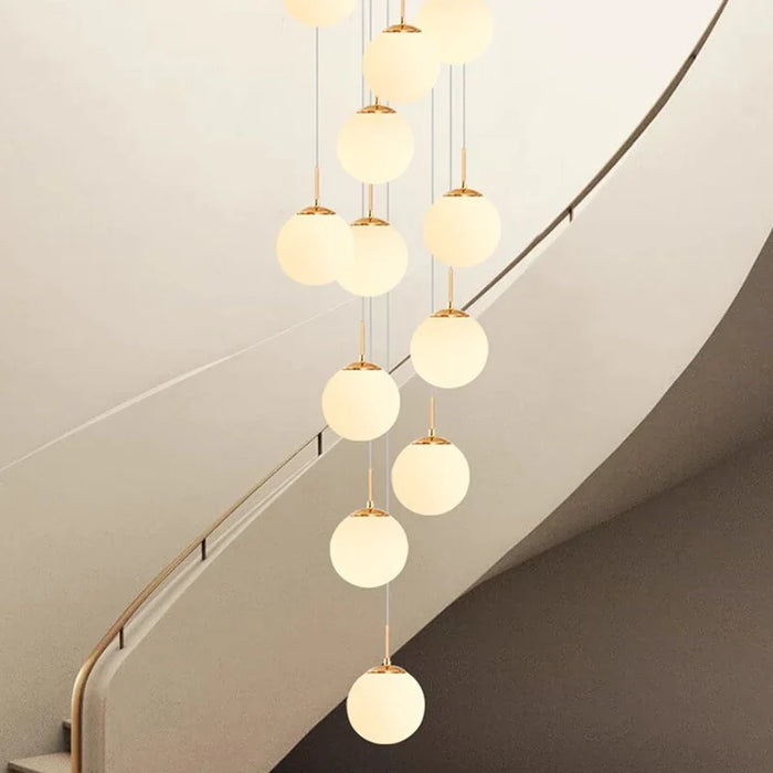 Suspension luminaire nordique pour éclairer l'intérieur de votre escalier.