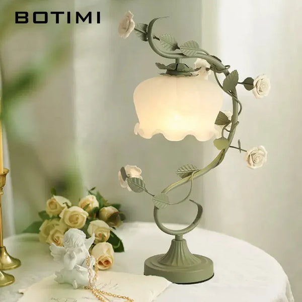 Lampe de table rétro en verre sculpté - Élégance florale