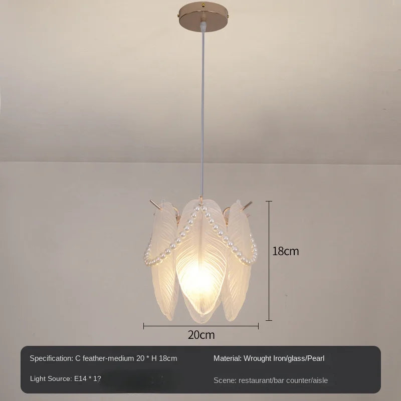 Suspension LED moderne pour une ambiance chaleureuse.