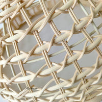 Lustre moderne en rotin artisanal