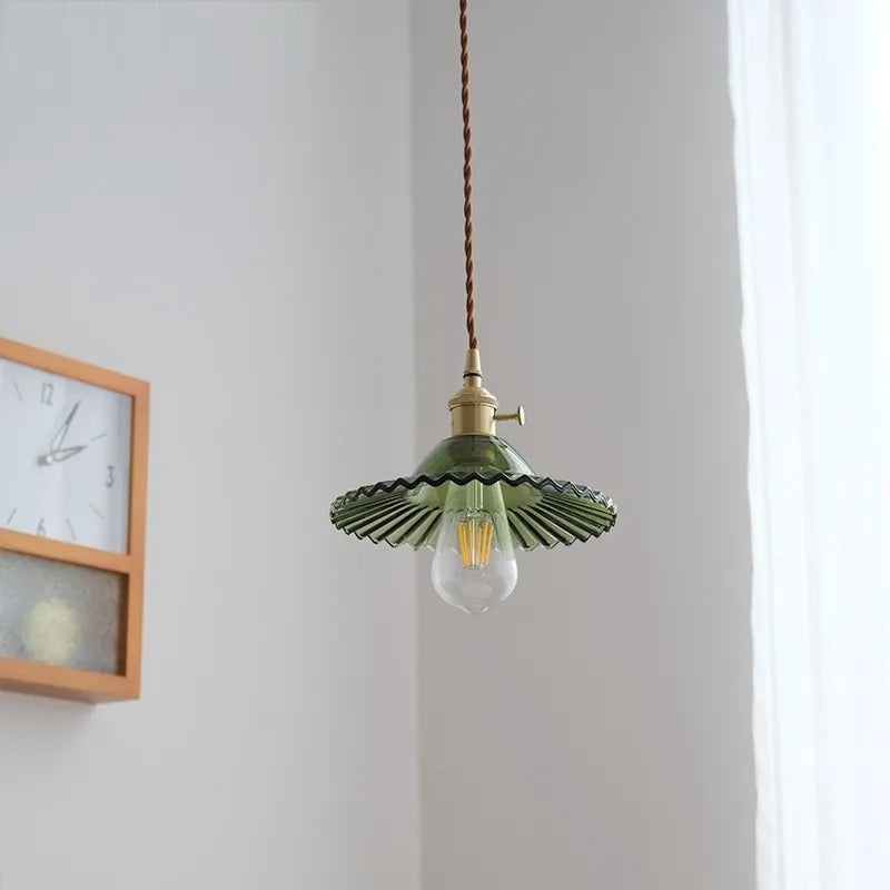 Suspension Nordique Vintage en Verre et Laiton de Luxe.