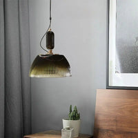 Suspension LED en verre au design nordique contemporain.
