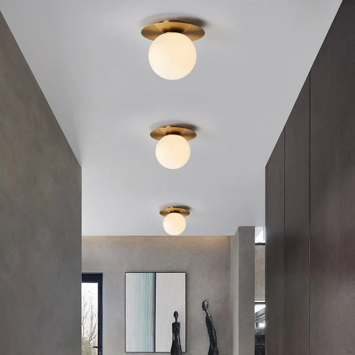 Plafonnier LED Nordique avec Boule en Verre Dépoli pour Intérieur - Concept Lumière