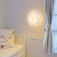Applique murale LED Acrylique Romantique Fleur Blanche Moderne - Élégance Lumineuse