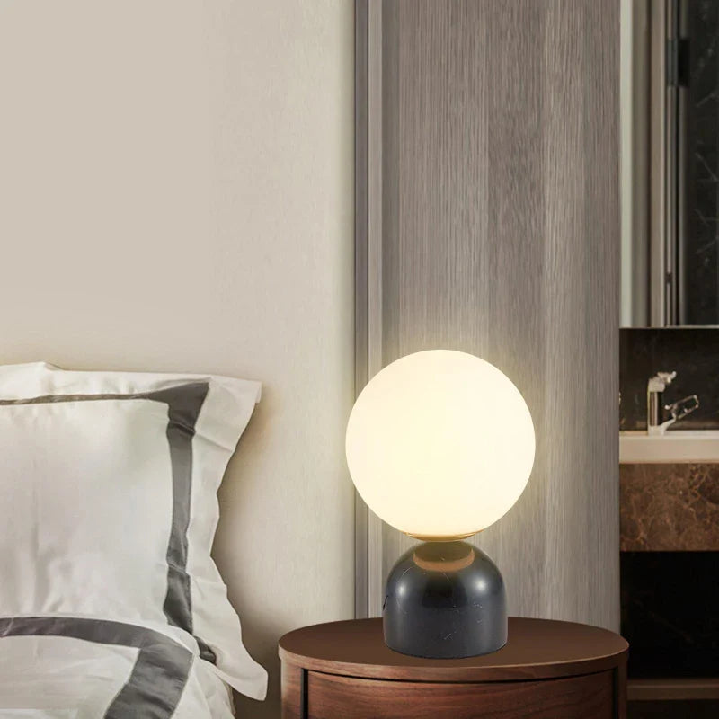 Lampe de table LED en verre et marbre - Luxe Illuminé