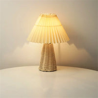 Lampe de table plissée: Élégance lumineuse