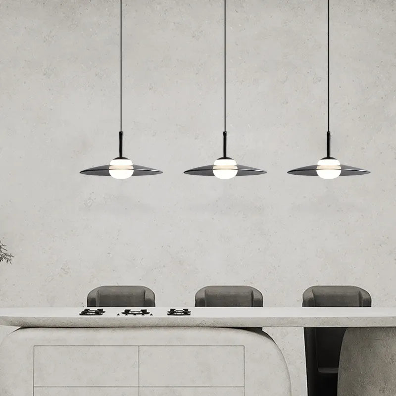 Suspension italienne minimaliste pour salle à manger