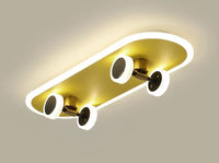 Plafonnier nordique skateboard créatif pour chambre d'enfant moderne.