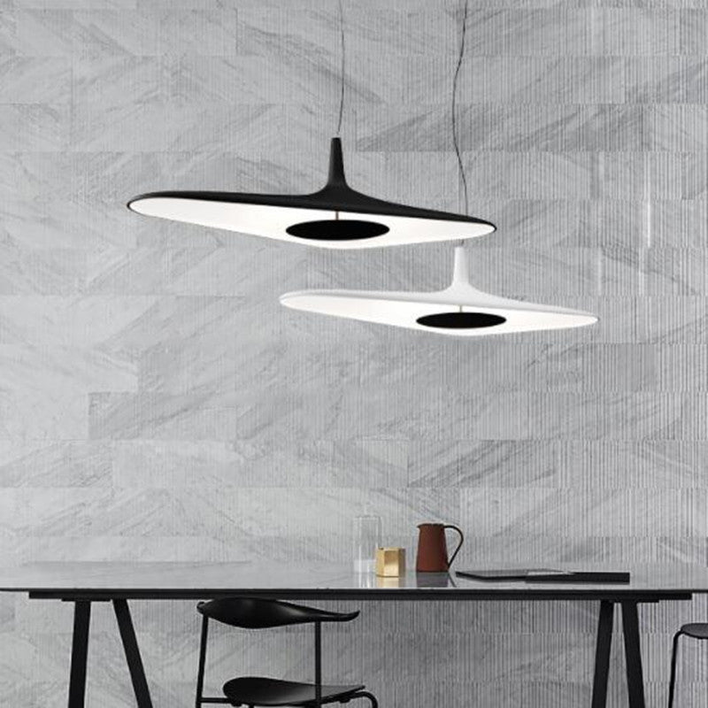 Suspension Poe : Design minimaliste et asymétrique