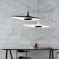 Suspension Poe : Design minimaliste et asymétrique
