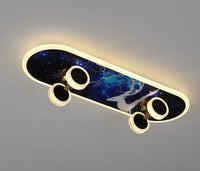 Plafonnier nordique skateboard créatif pour chambre d'enfant moderne.