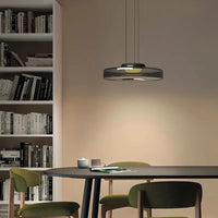 Suspension design danois bohème avec abat-jour en verre pour tables basses.