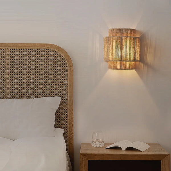Applique murale en corde de chanvre pour une ambiance zen.