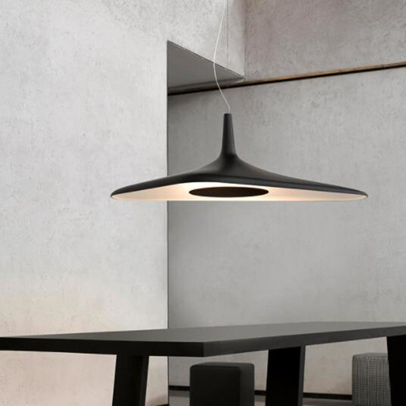 Suspension Poe : Design minimaliste et asymétrique