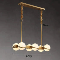 Lustre doré LED pour un intérieur moderne