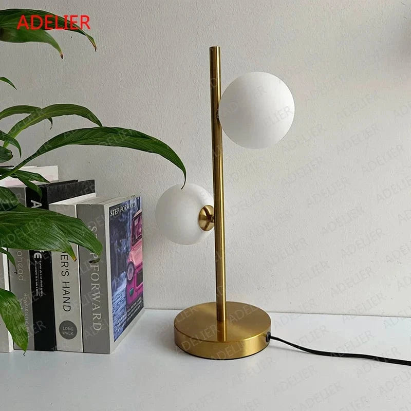 Lampe de table NordLume en boule de verre, design nordique, en fer ou en or