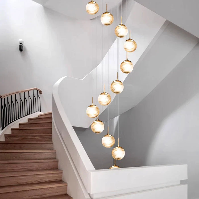 Lustre d'escalier moderne pour éclairer votre intérieur