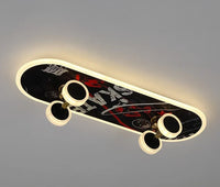 Plafonnier nordique skateboard créatif pour chambre d'enfant moderne.