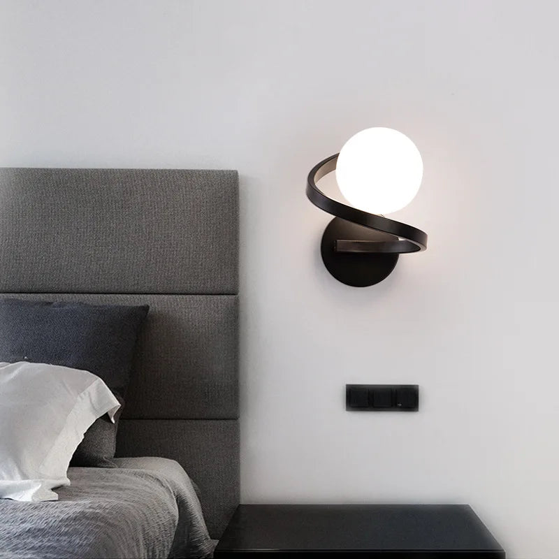 Applique murale design en verre noir et or