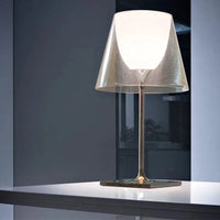 Lampe de table design italien moderne en acrylique pour une décoration nordique de maison