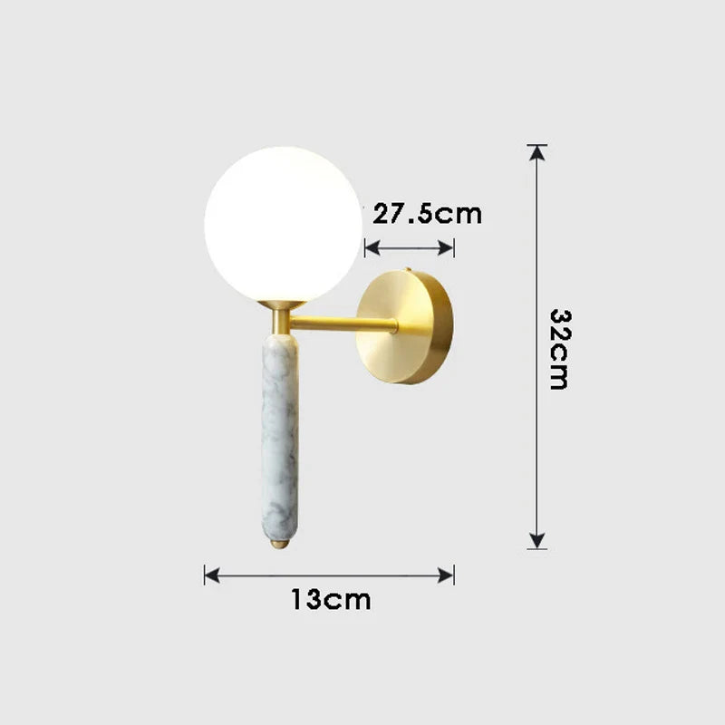 Applique murale en marbre avec boule de verre pour une décoration lumineuse