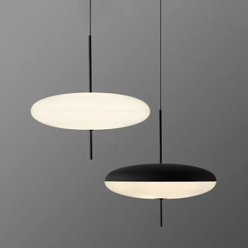 Suspensions "Modern UFO" noires et blanches
