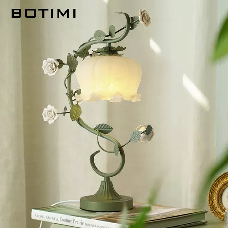 Lampe de table rétro en verre sculpté - Élégance florale