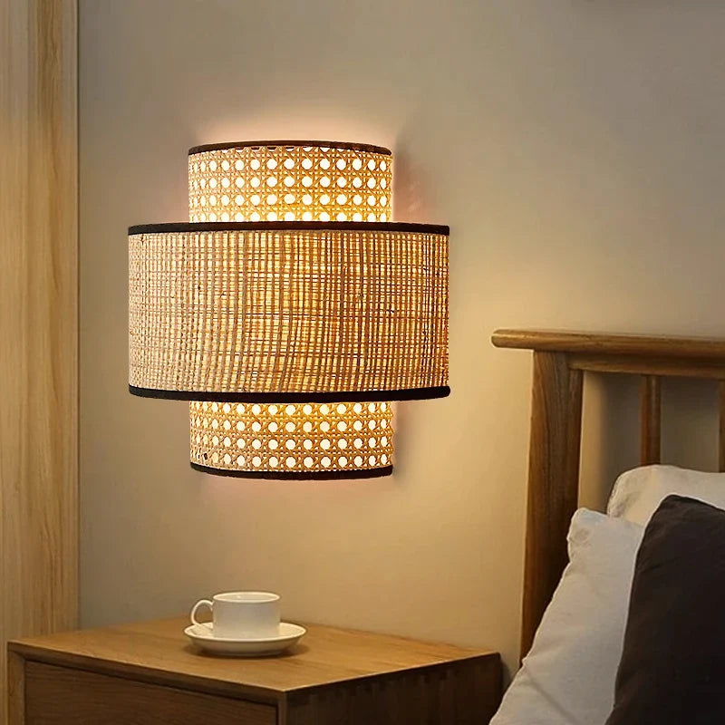 Applique murale Wabi Sabi Vintage en rotin fait main with LED lighting