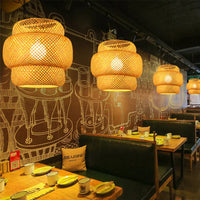 Suspension LED en rotin artisanale ronde, chapeau de paille en bambou style vintage pastoral